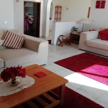3 Bed Sleeps 6 Free Wifi Quiet Location *