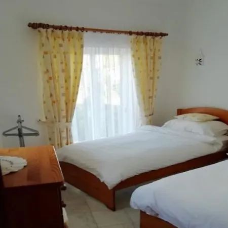 Villa 3 Bed Sleeps 6 Free Wifi Quiet Location